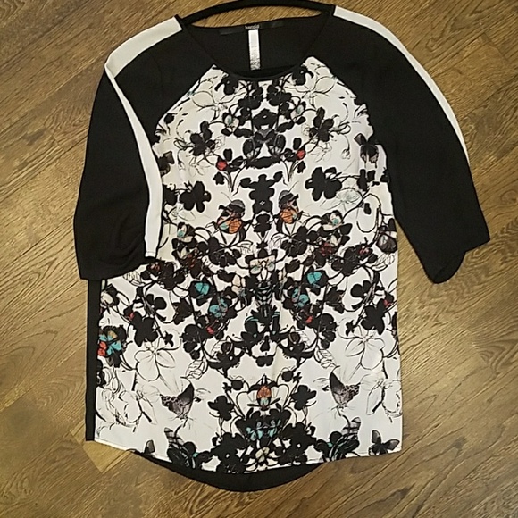 4for$25 Kensie Floral Open Back Blouse - Picture 3 of 6